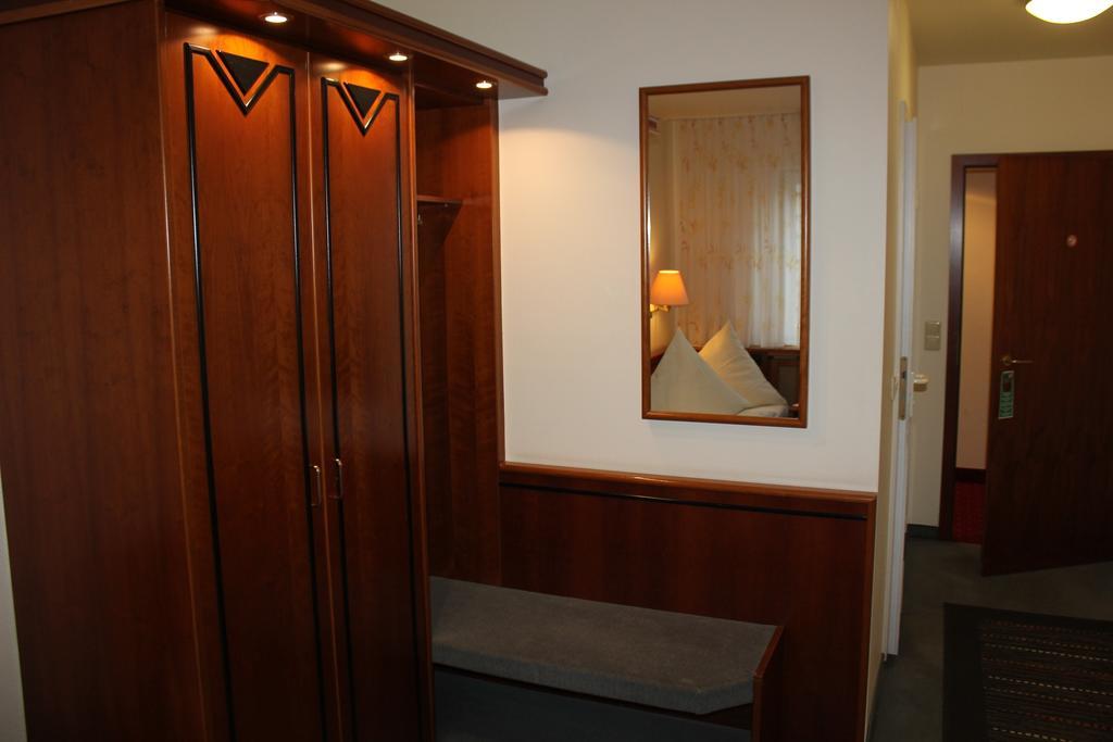 Hotel & Restaurant Zum Vater Rhein Monheim am Rhein Bilik gambar