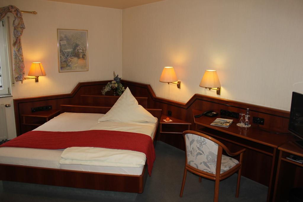 Hotel & Restaurant Zum Vater Rhein Monheim am Rhein Bilik gambar